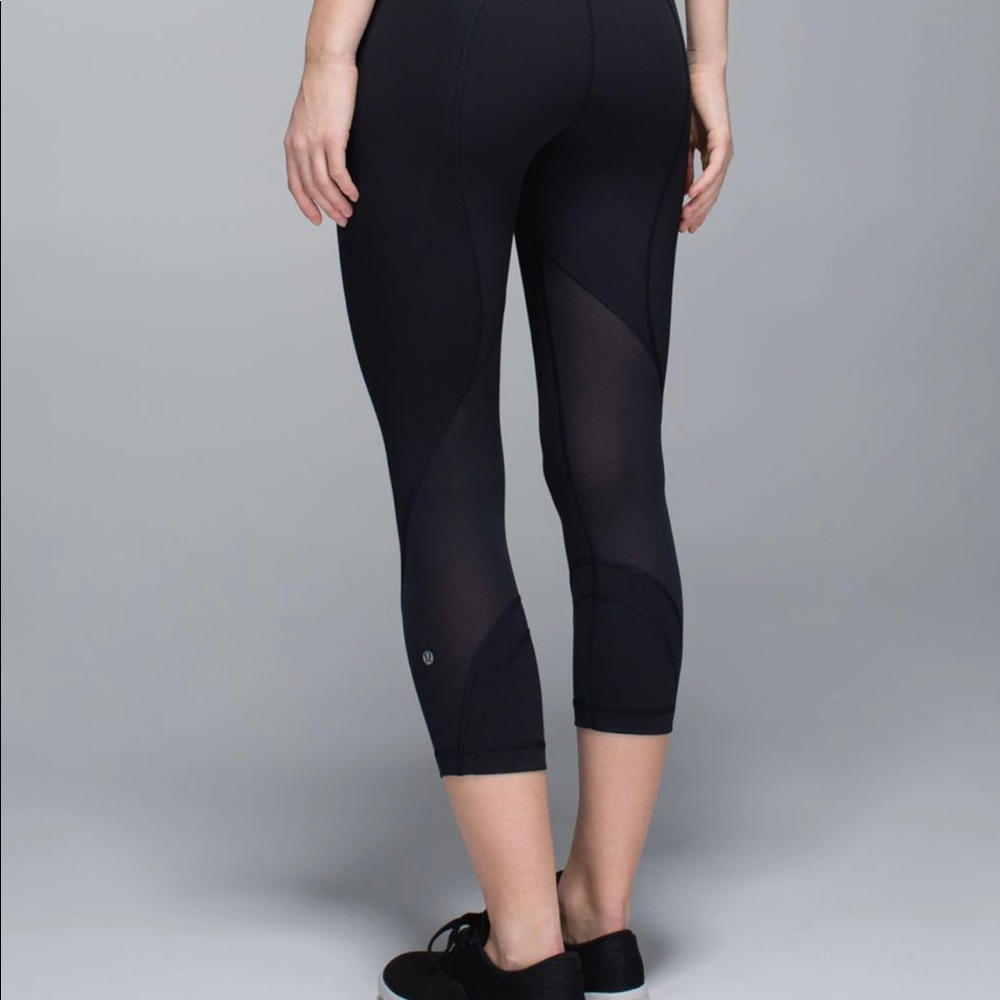 Black cropped lululemon leggings size 4